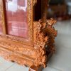 họa tiết hoa mai trên khung hình thờ