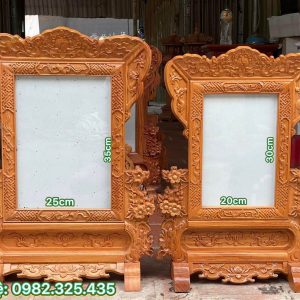 so sánh giữa hai khung ảnh thờ