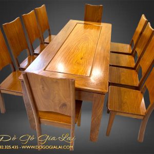 sản phẩm bàn ghế ăn được làm từ gỗ căm xe