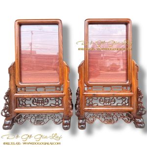 hai chiếc khung hình thờ gỗ cẩm lai