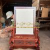 phía sau khung ảnh được làm nhẵn mịn