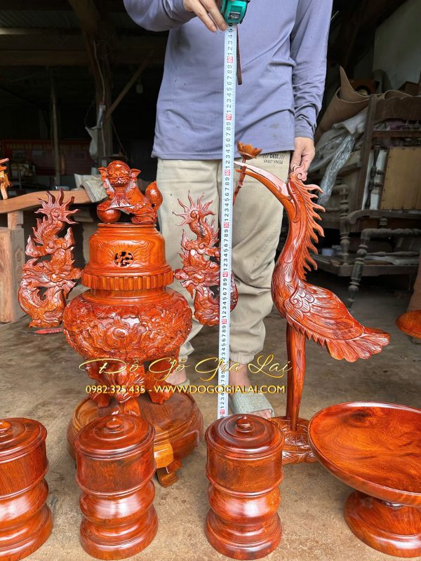 lư gỗ và hạc gỗ