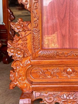 hoạ tiết hoa mai đục nổi hai bên