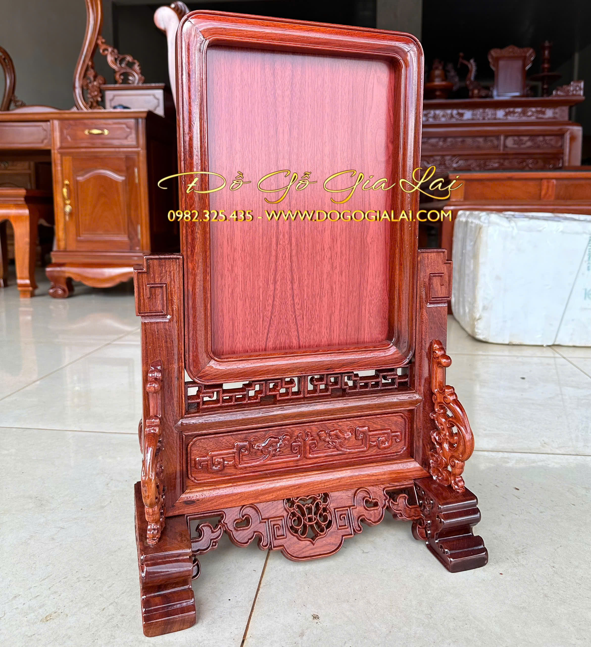 nhìn từ bên trái qua mẫu khung ảnh thờ gỗ cao cấp nhìn từ bên trái qua mẫu khung ảnh thờ gỗ cao cấp