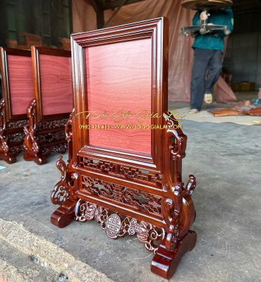 nhìn từ bên phải qua mẫu khung ảnh thờ 20x25 móc gỗ hương